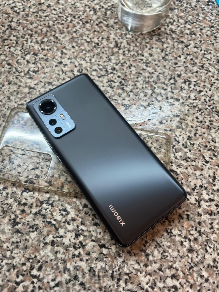 Xiaomi mi 12 8/256 есть обмен