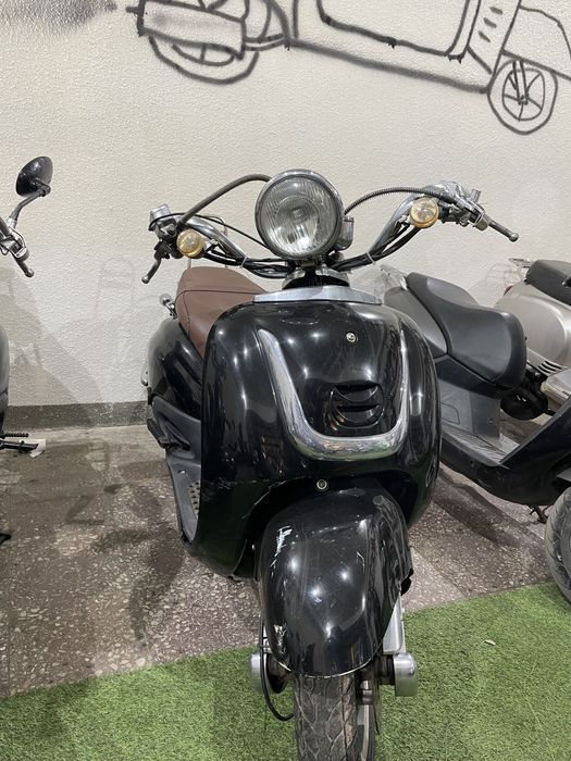 Scuter pe benzina 25km/h