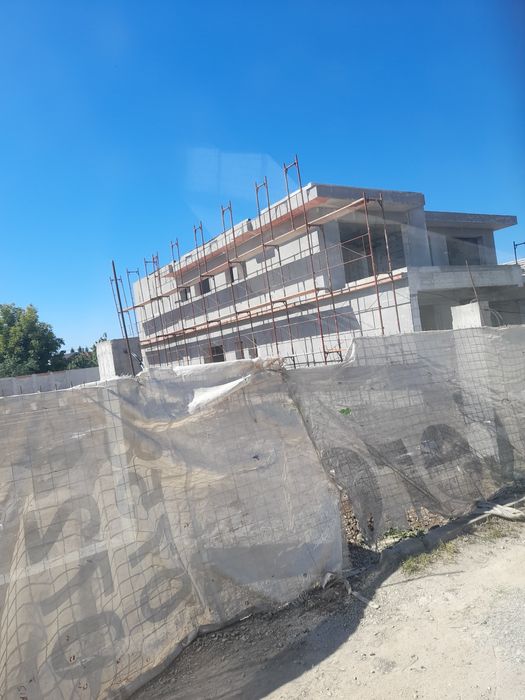 Închiriez schela și popii metalici