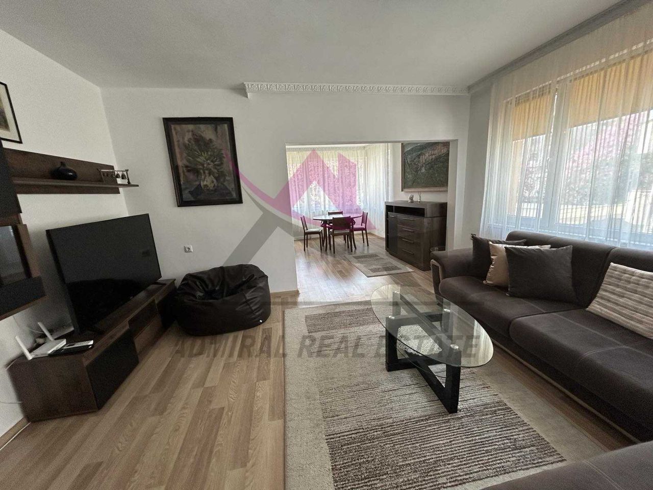 Дава се под наем Тристаен апартамент в Варна, Център - 110 кв.м за 750 € - Снимка #2