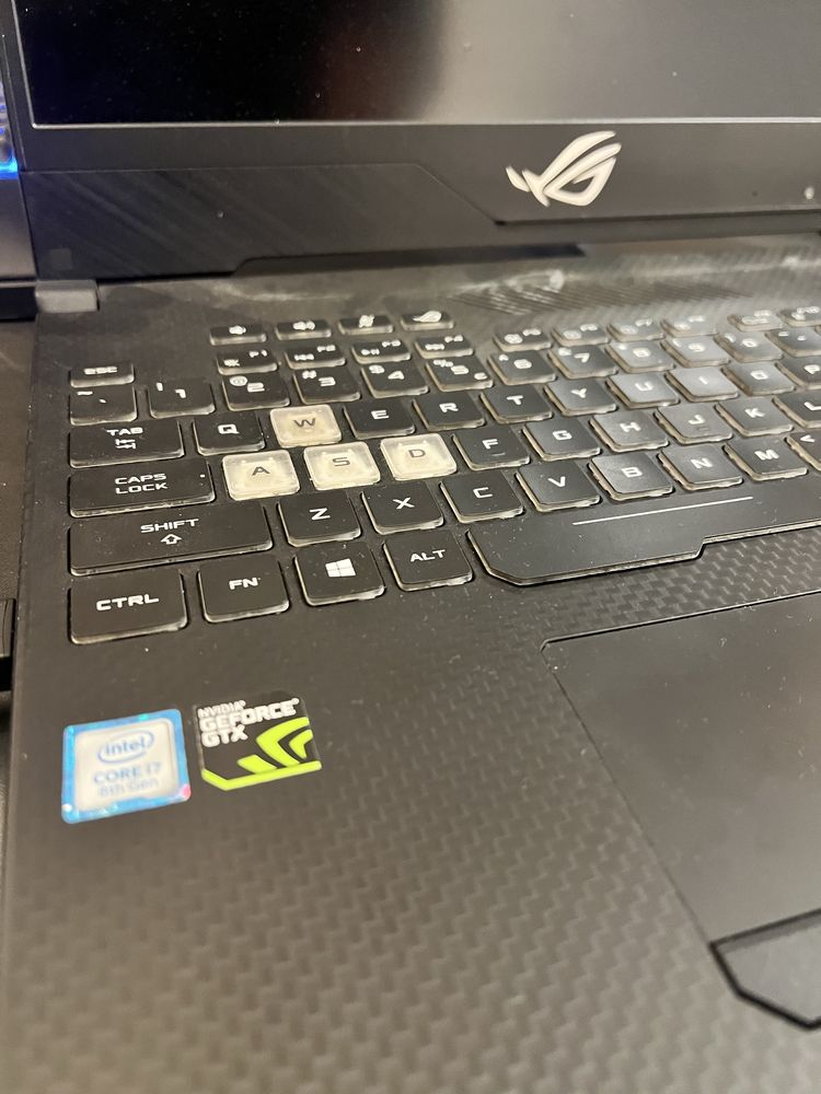 Vând laptop gaming ASUS ROG Strix 2, GL504Gs