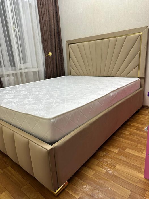 Кровать новая. С подъёмным механизмом