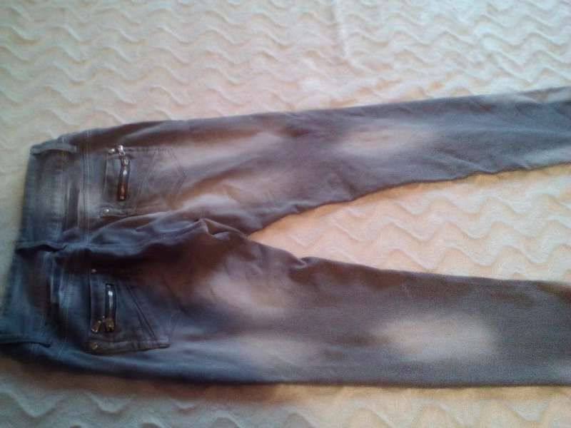 Светлосиви еластични дънки с ниска талия