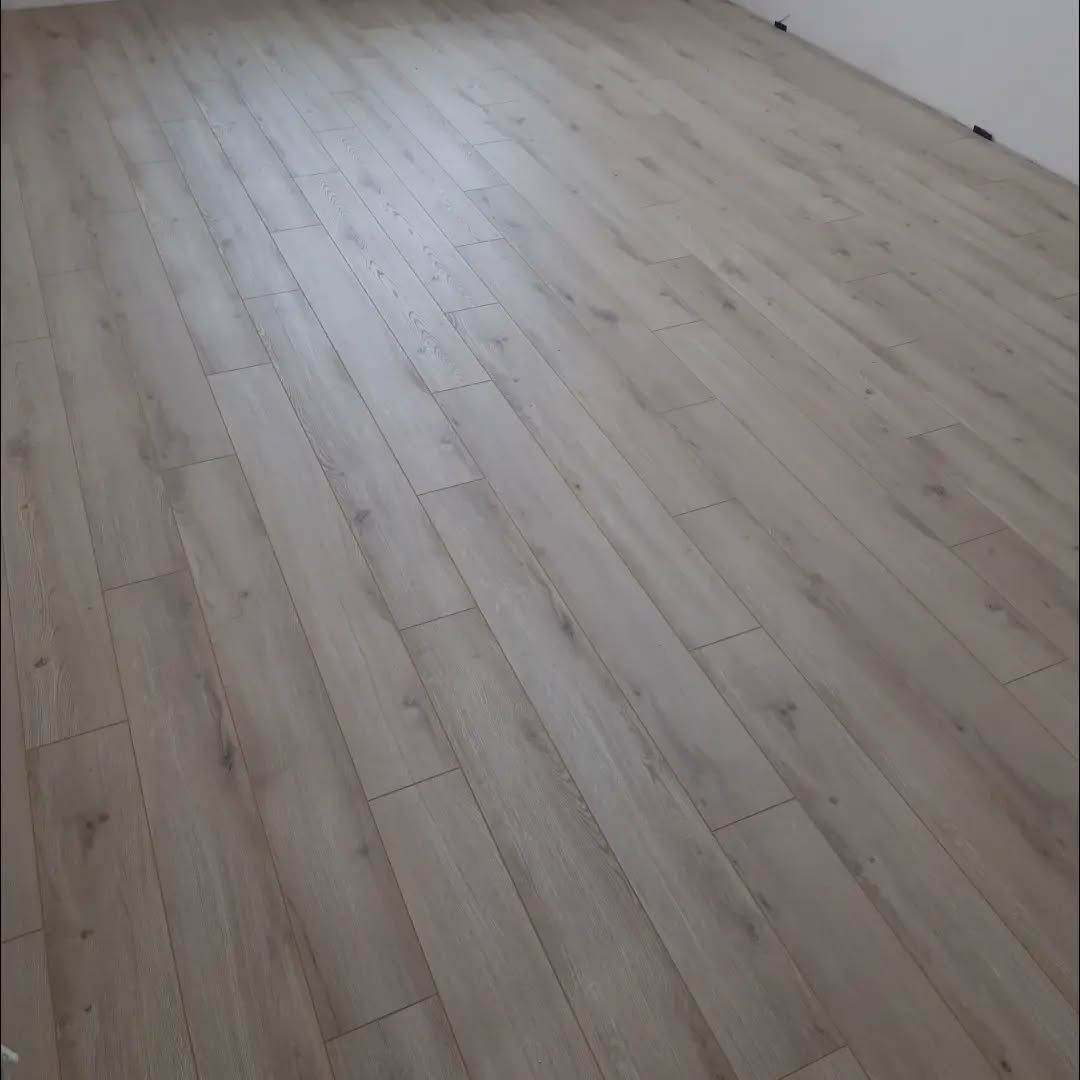 biz laminat pol,   pilastik , dekor patalok ishlarini sifatli qilamiz