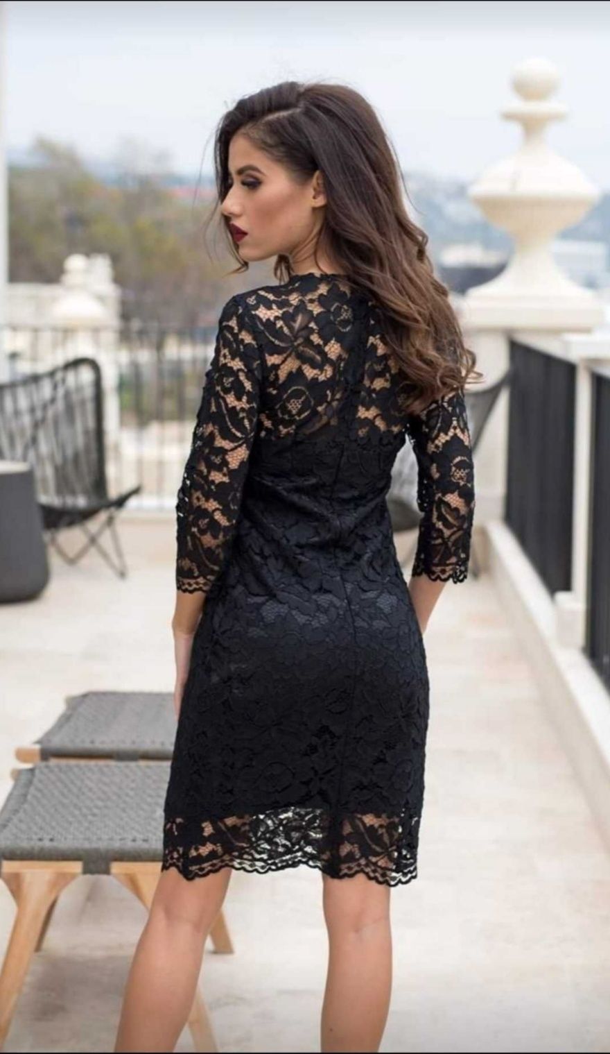 Черна дантелена рокля на Corso Italia