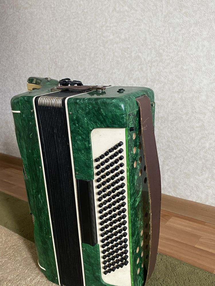 Продам аккордеон срочно