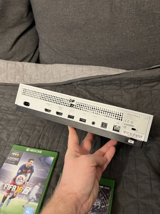 Xbox One S 1TB + Jocuri