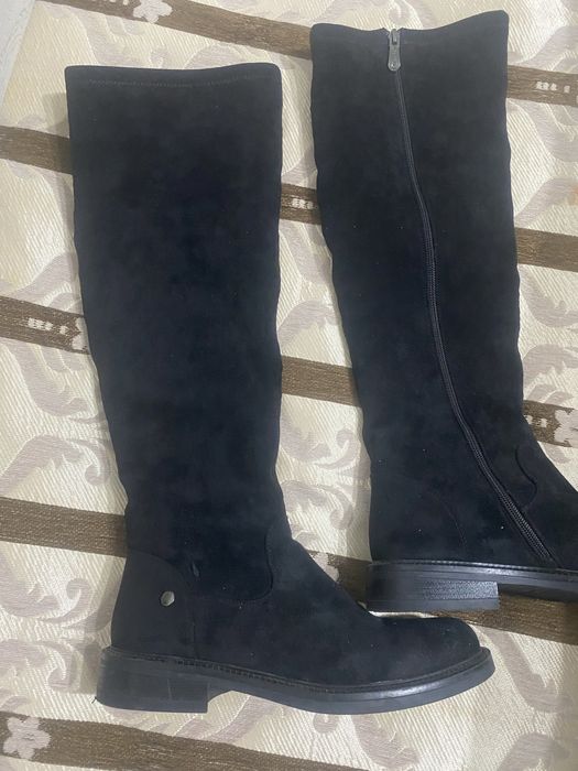 Продам замшевые сапоги