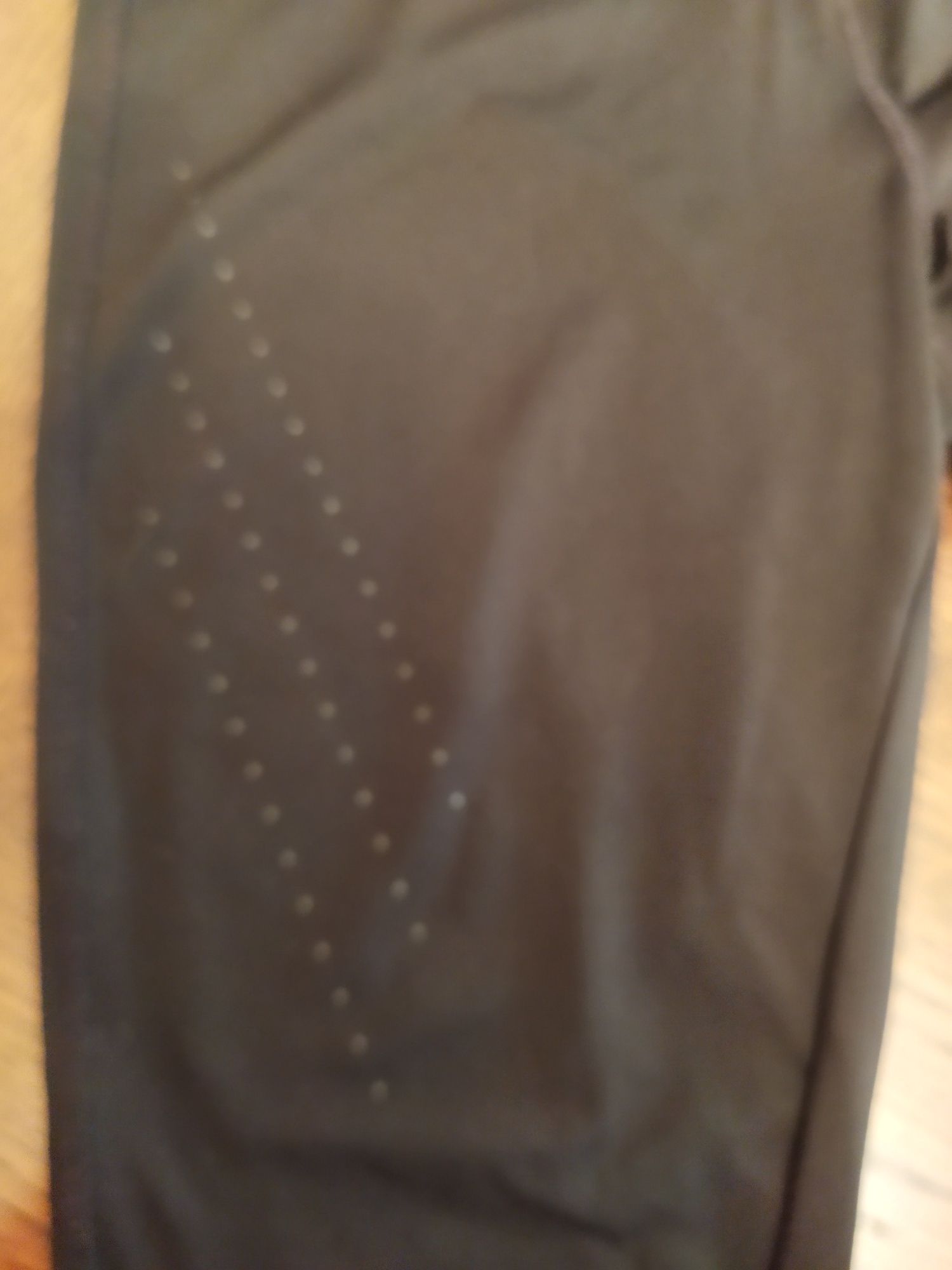 Pantalon sport pentru femei . Pret 20 lei .