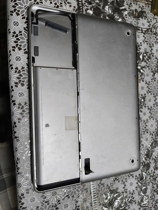 Macbook an de fabricație 2011