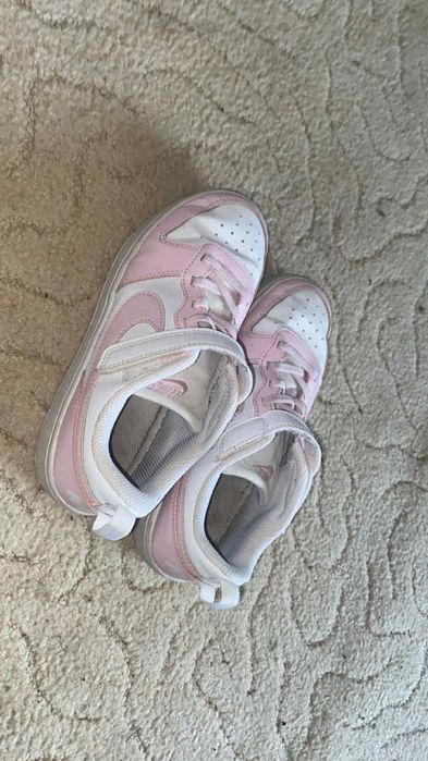 Vînd Adidași nike