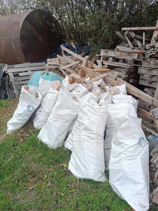 Продавам разпалки на чували 6 лв бр. И дъски 3лв на брой.