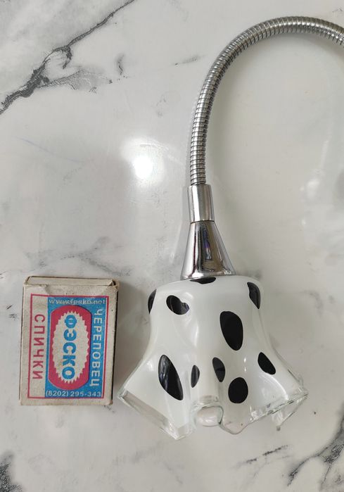 Продаются 2 стеклянные галогенки с подсветкой,светильник бра маленький