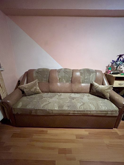 Vând canapea extensibila in stare buna!