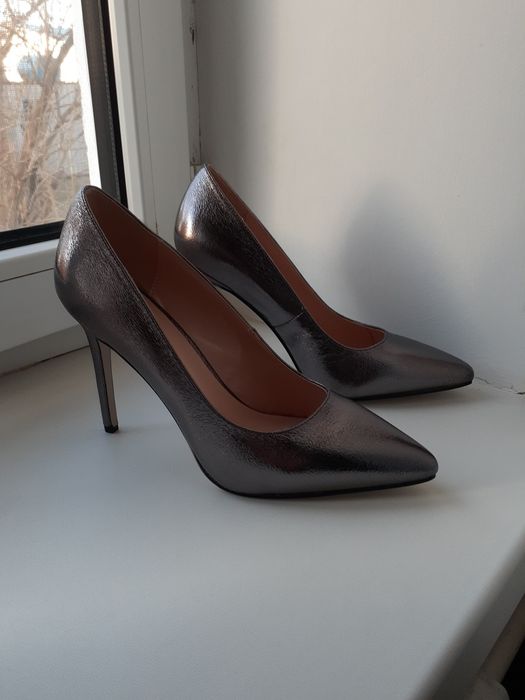 Женские туфли на шпильке