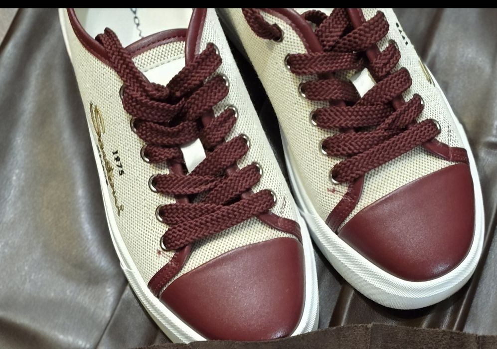 Кеды бордового цвета