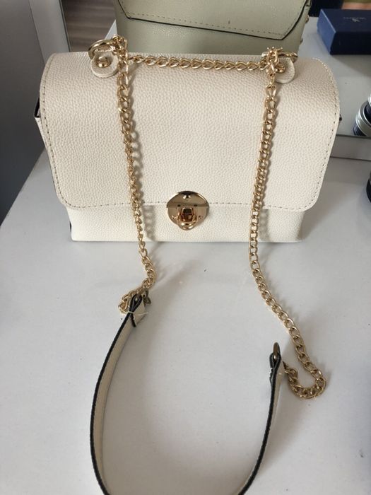 Дамски чанти Guess