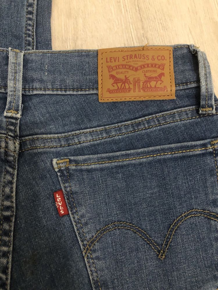 Джинсы Levis 25 размера XS