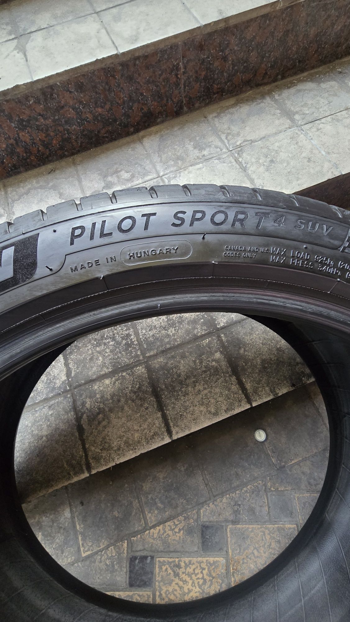 265/40/R21 Michelin