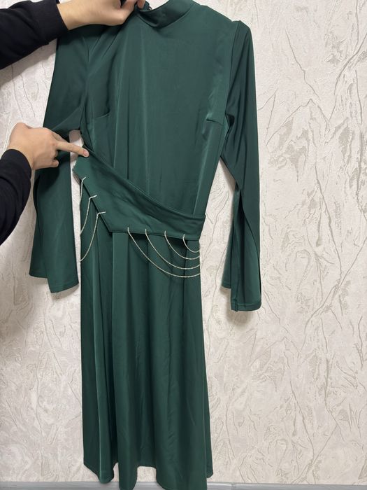 Женская одежда сотилади