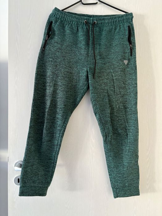 Pantaloni de trening cu buzunare