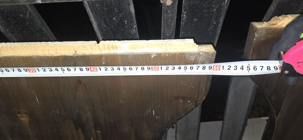 Голяма дървена маса