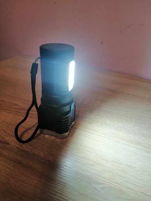 Lanternă LED reîncărcabila