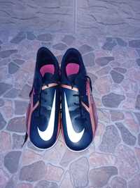 Ghete de fotbal Nike Phantom