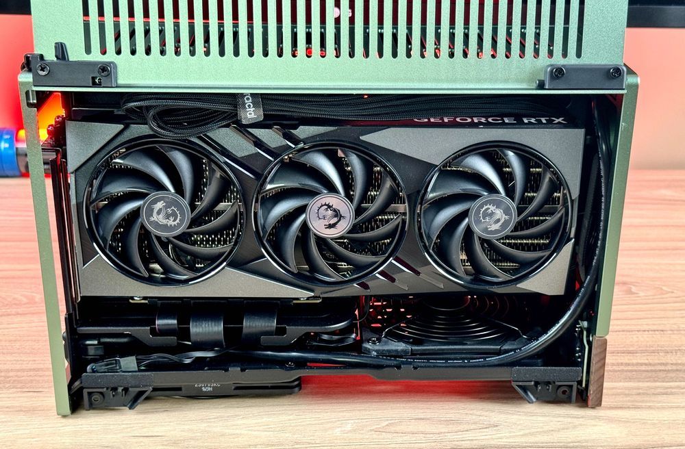Fractal Terra - ITX / SFF / Ryzen 9800X3D / 64GB / 5070Ti / 4TB