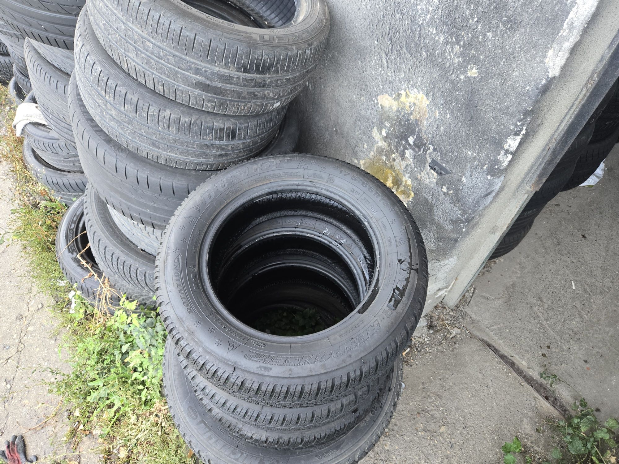 2бр. 175 65 14 Dunlop зимни.