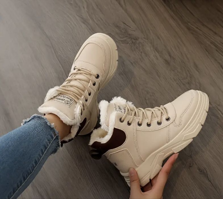 Продам женскую зимнюю обувь