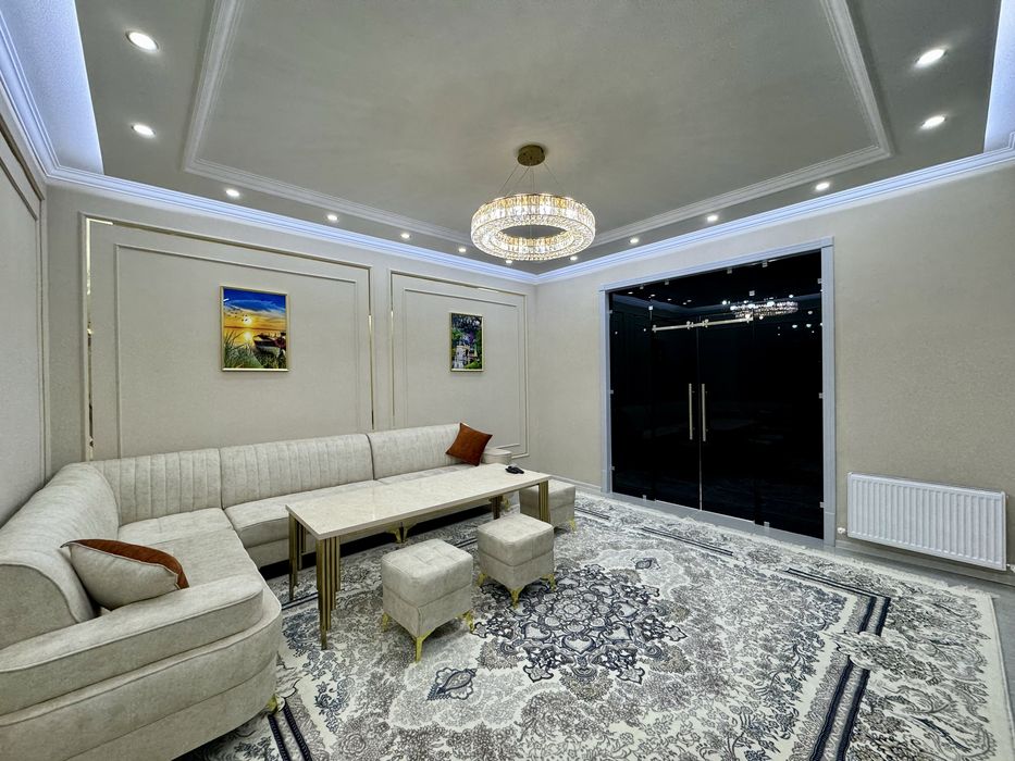 4х комнатная квартира, на 3 этаже. Рудакий.