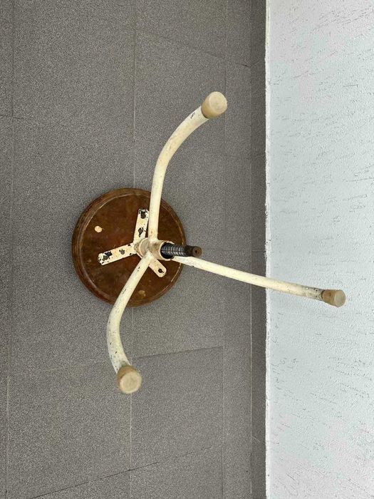 Винтидж Медицинско Столче на Винт Индустриално