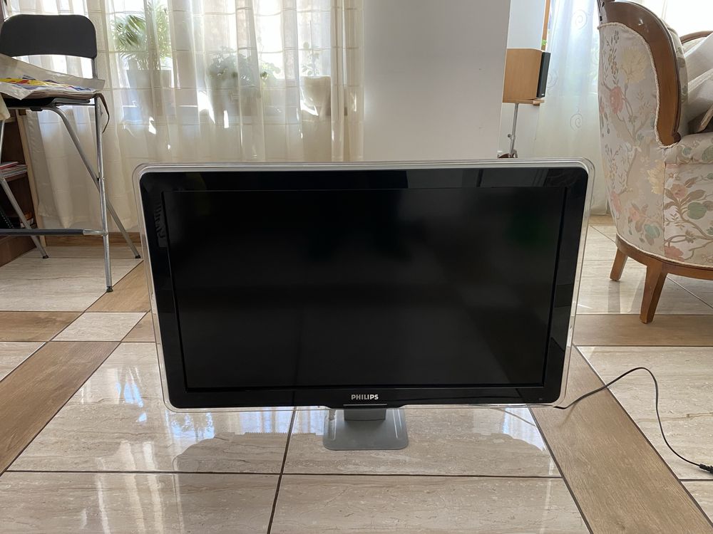 LCD телевизор 37” Philips с амбилайт 37PFL7603D/10