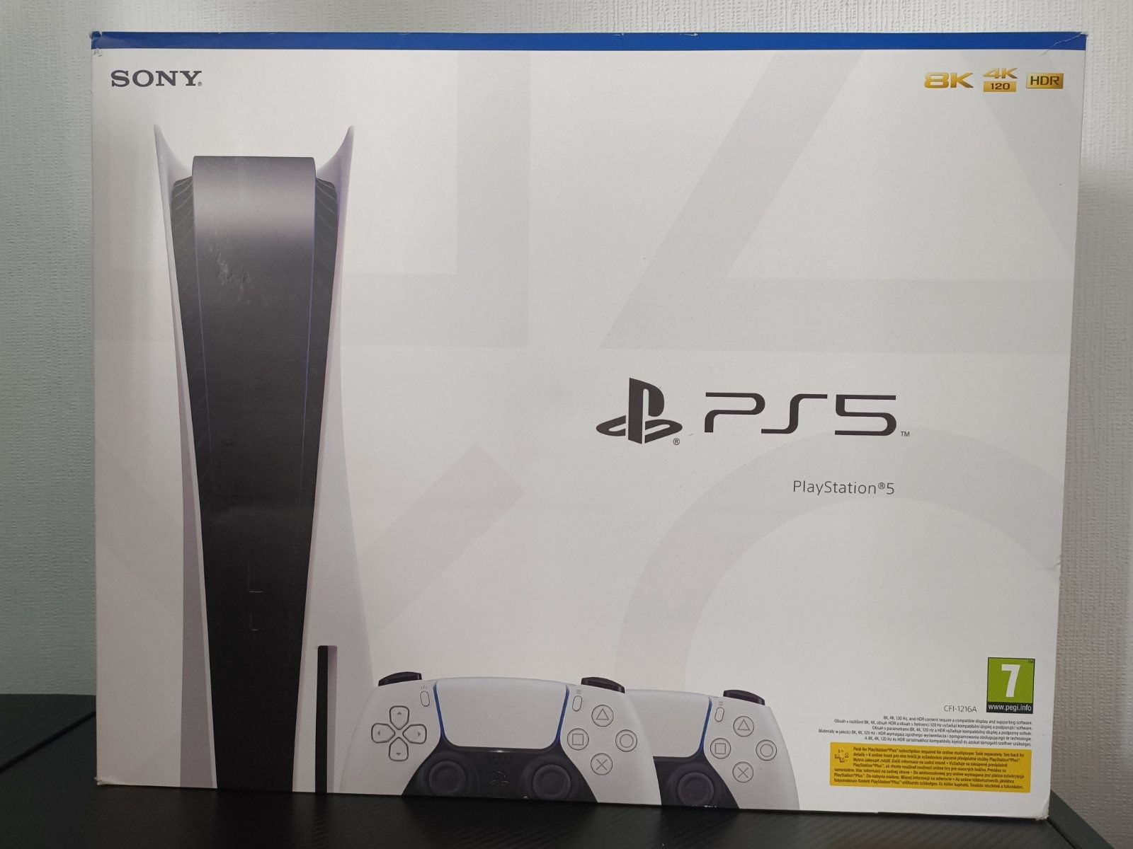 Playstation 5 с два контролера и игри