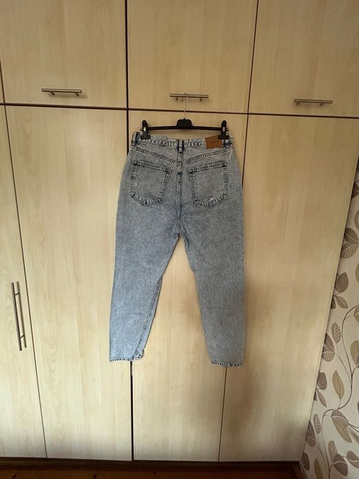Светлосини дънки(mom jeans). В отлично състояние. Размер: EUR-40