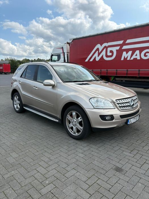 Mercedes ML 320.