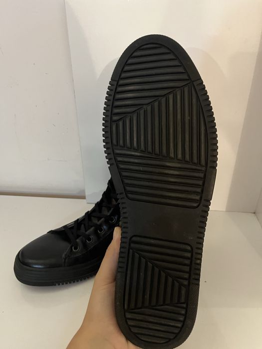 Adidasi tip gheata cricket