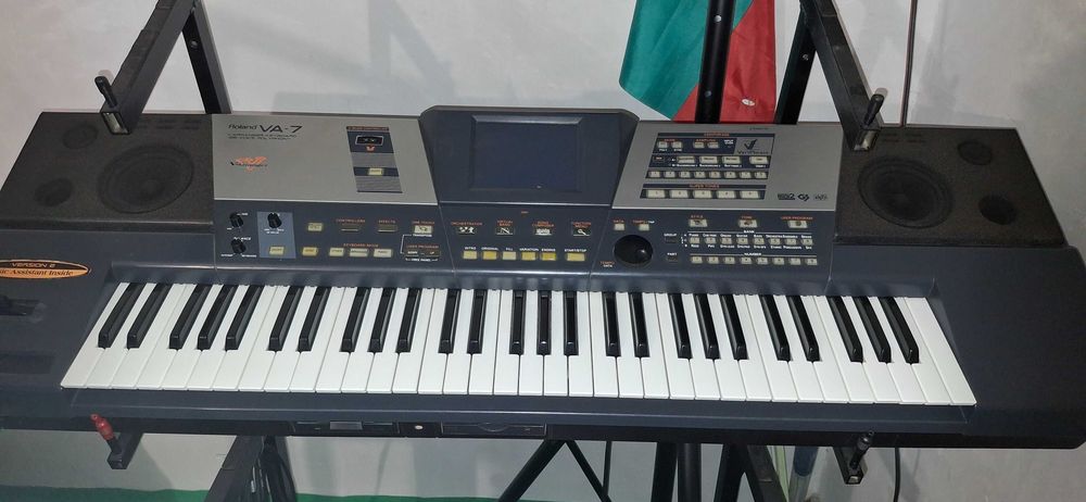 Продавам легендарния клавир Roland VA-7