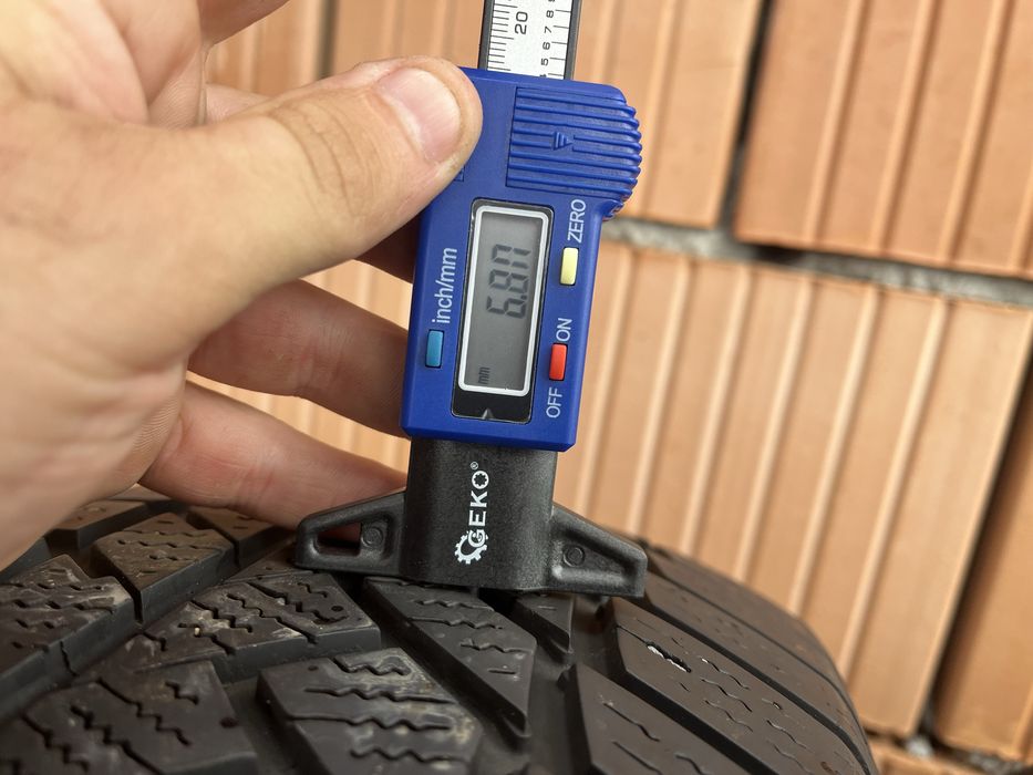 225/65 R17 de iarna M+S  Continental
