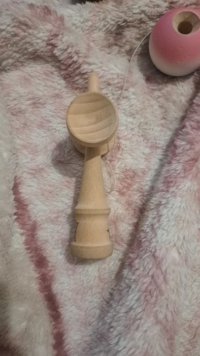 Vând kendama în stare perfecta
