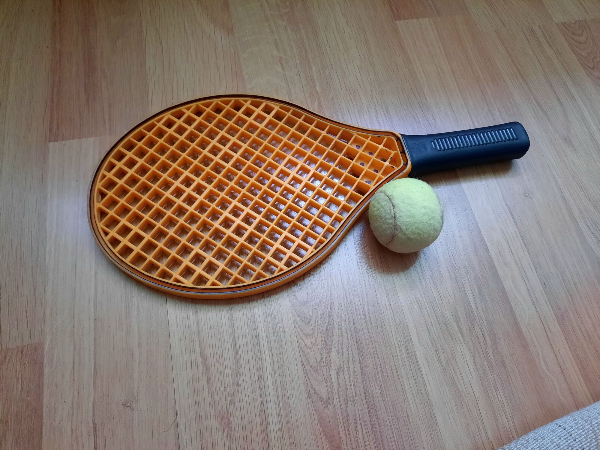 Rachetă de tenis + minge