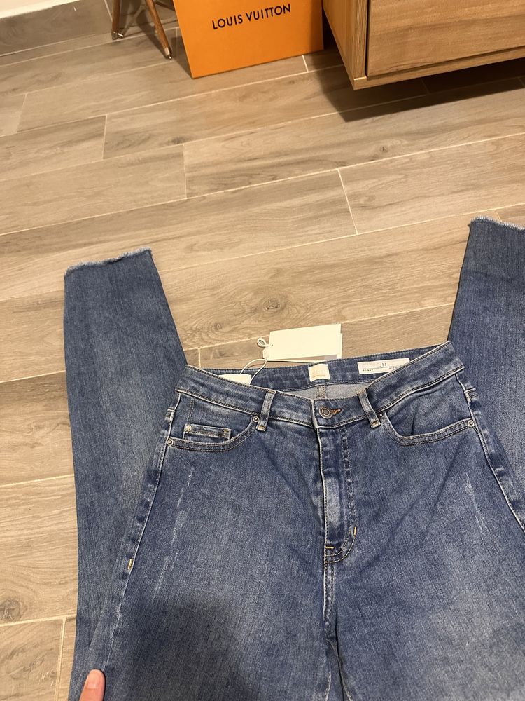 Skinny jeans BOSS de la 800 RON la 300 ron