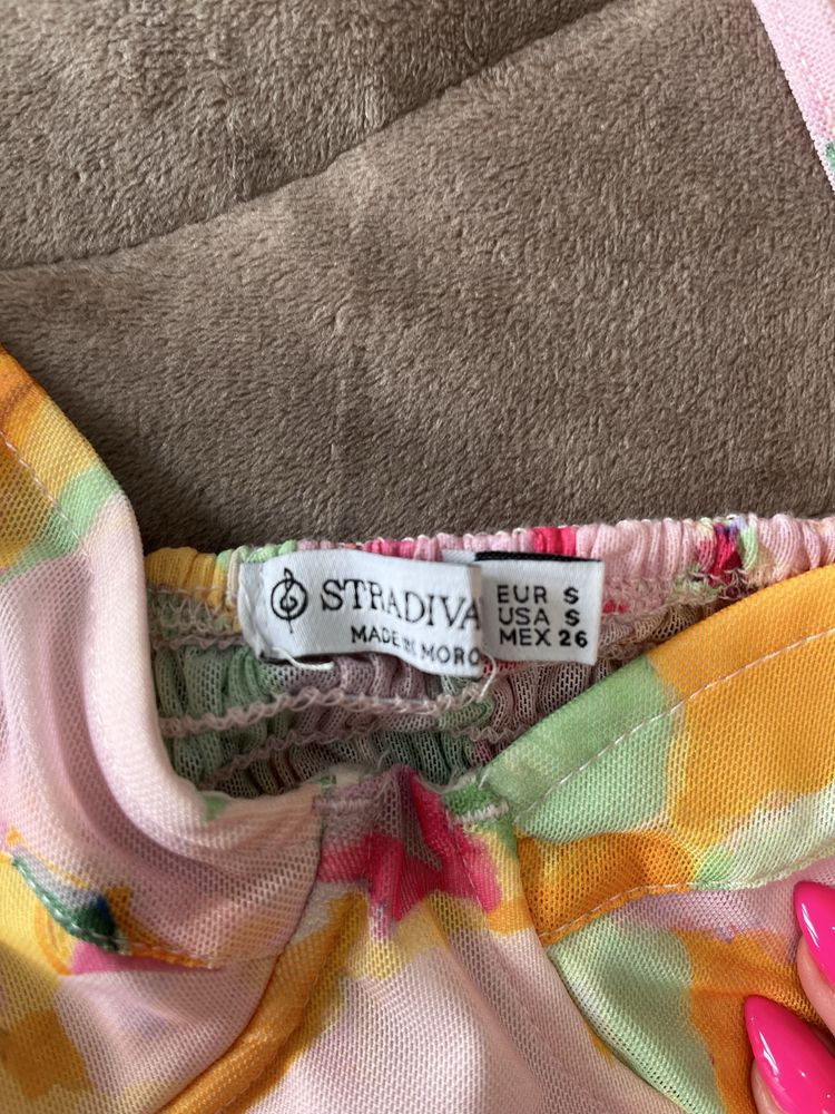 Късо цветно бюстие Stradivarius