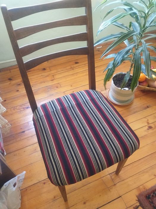 Трапезни столове