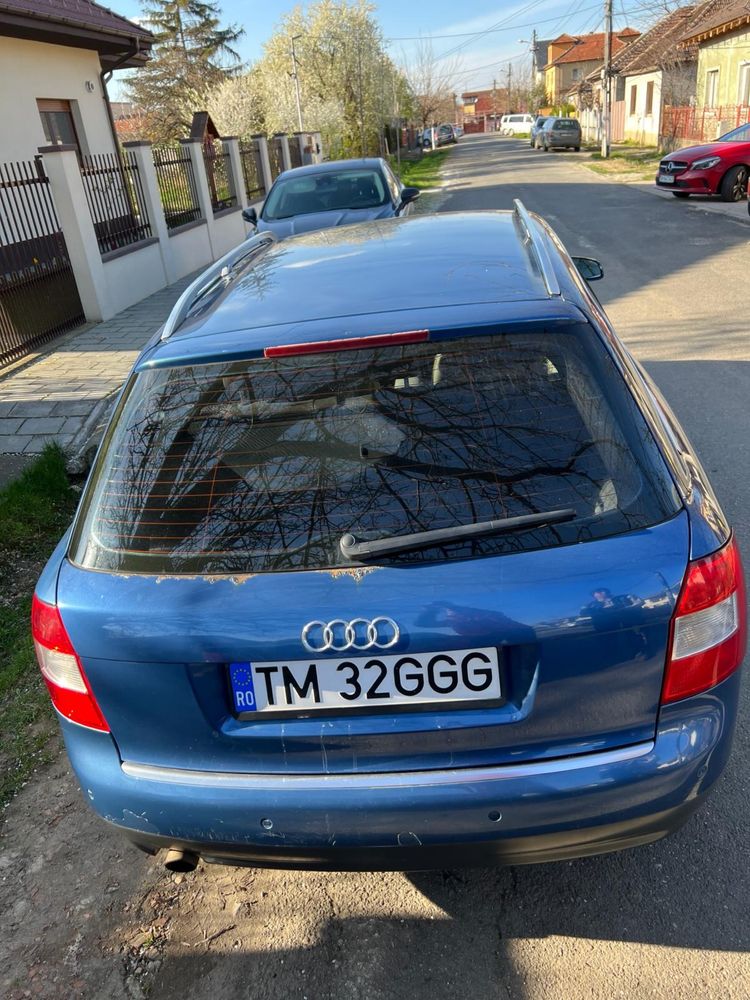 Audi A 4 Break albastru