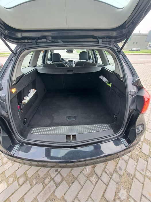 Опел Астра j комби