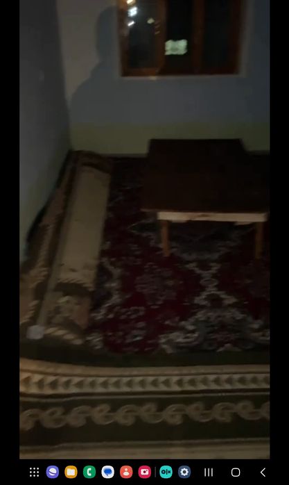Uy sotiladi 8 mkda bozorga yaqin oldida boxcha maktab park.