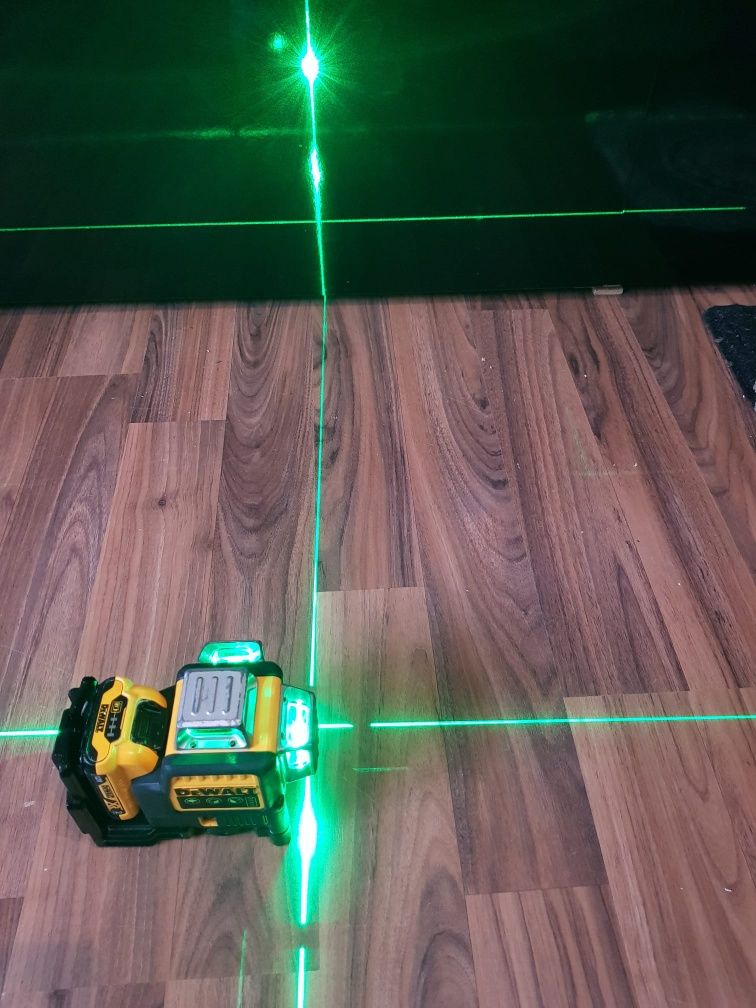 Dewalt DCE089G,laser la 360⁰ cu linii verzi.