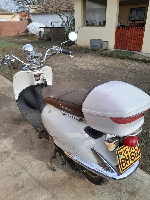 Scooter Benero alb 2018